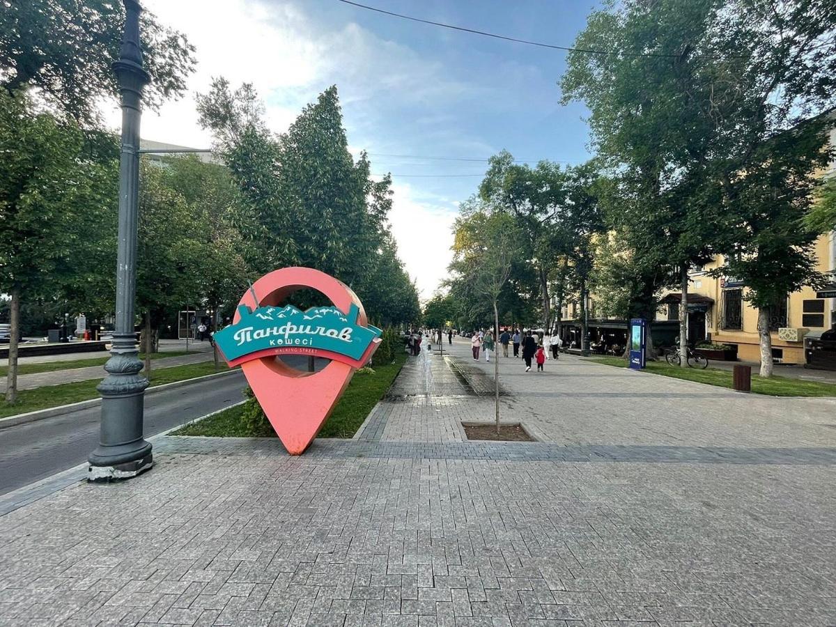 Nadezhda Apartments on Nayrizbay Batira 82 Almatı Dış mekan fotoğraf